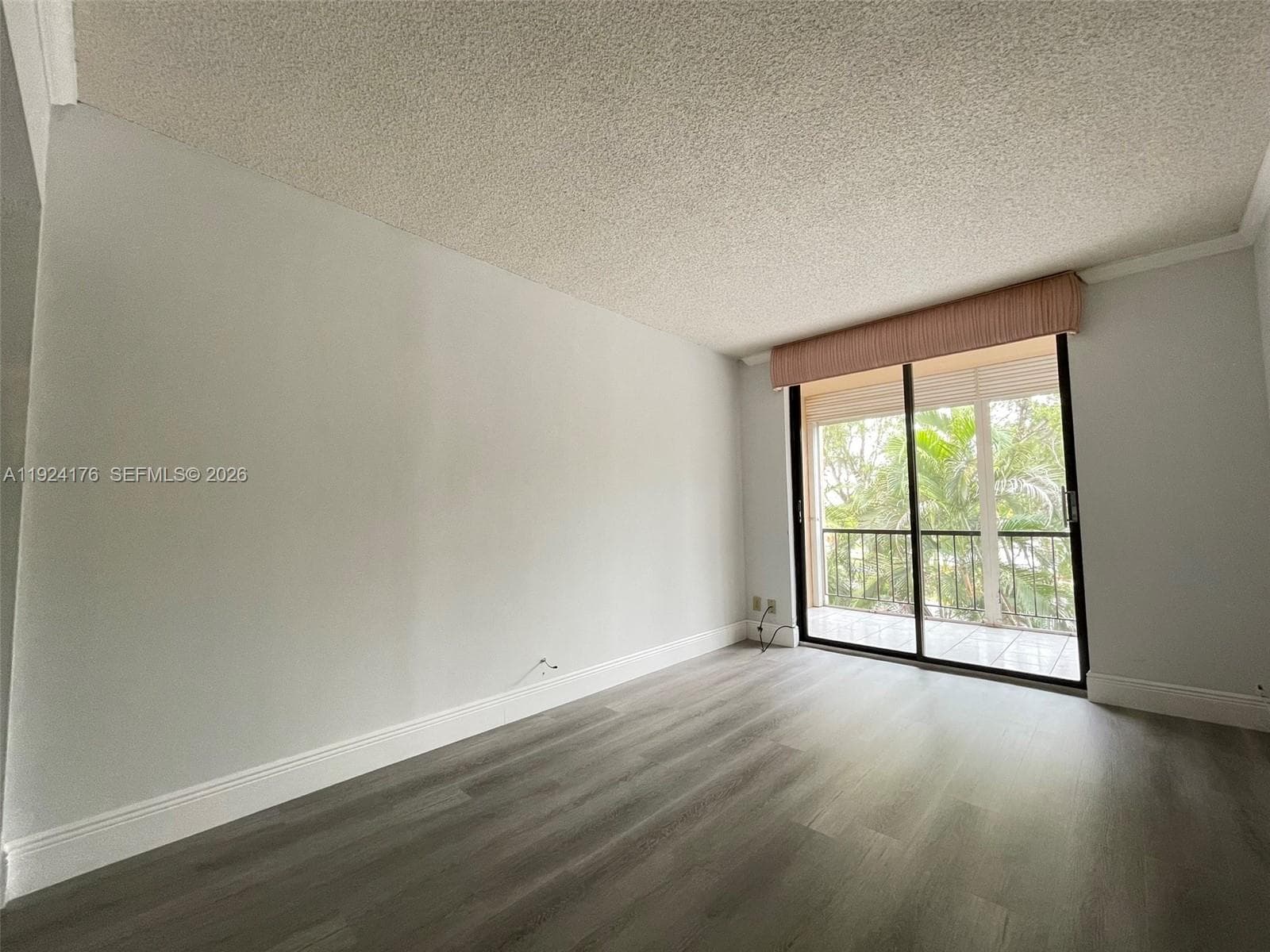 EMERALD HILLS C C APTS CO · #308 in Hollywood - Photo 9