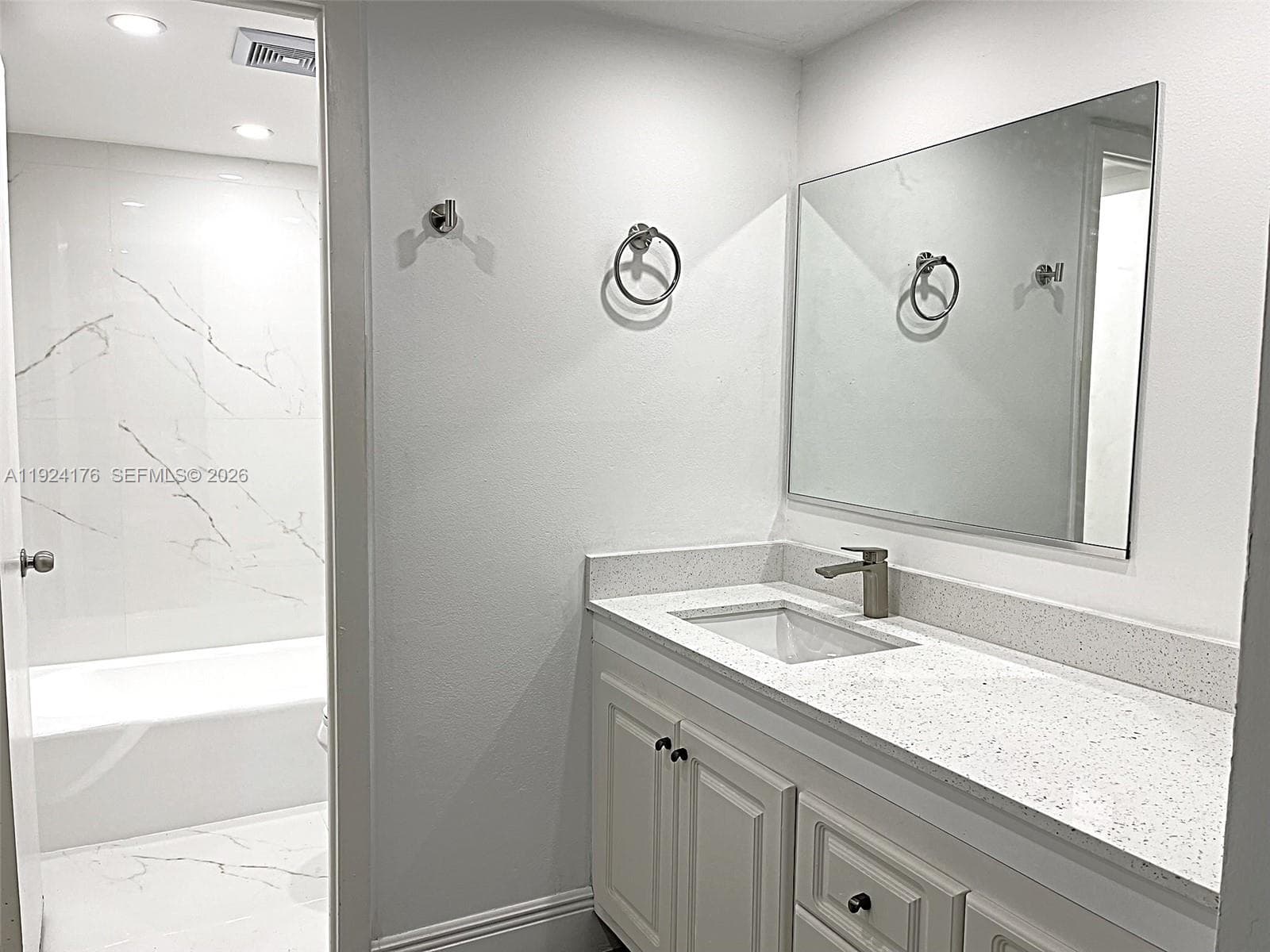 EMERALD HILLS C C APTS CO · #308 in Hollywood - Photo 14