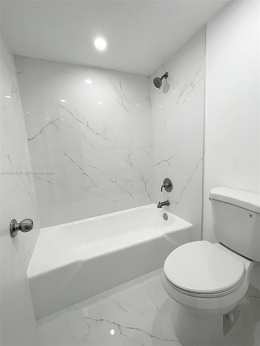 EMERALD HILLS C C APTS CO · #308 in Hollywood - Photo 15