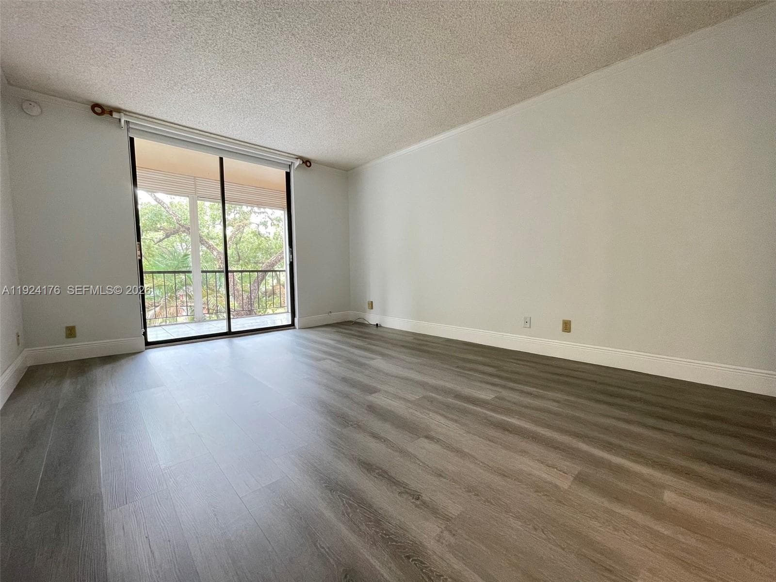 EMERALD HILLS C C APTS CO · #308 in Hollywood - Photo 11