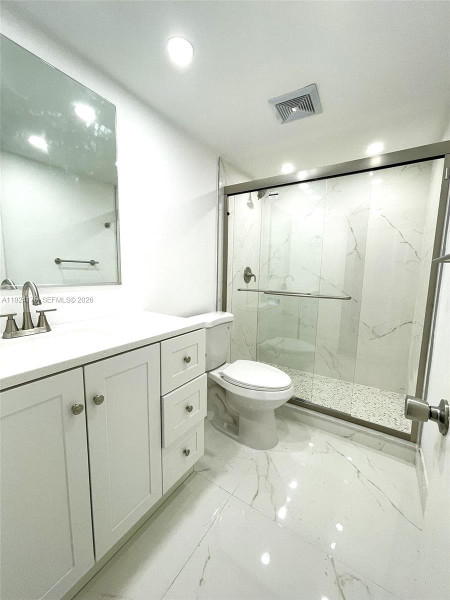 EMERALD HILLS C C APTS CO · #308 in Hollywood - Photo 8