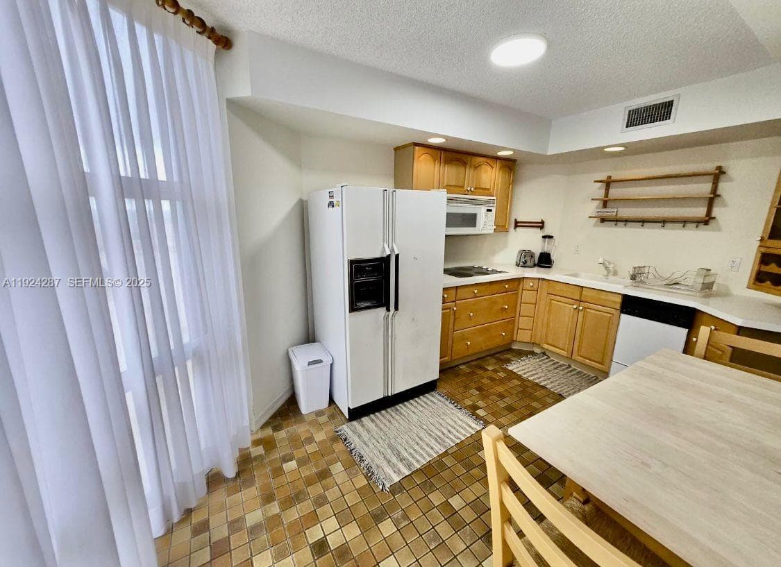 MAR DEL PLATA CONDO · #207 in Miami Beach - Photo 11