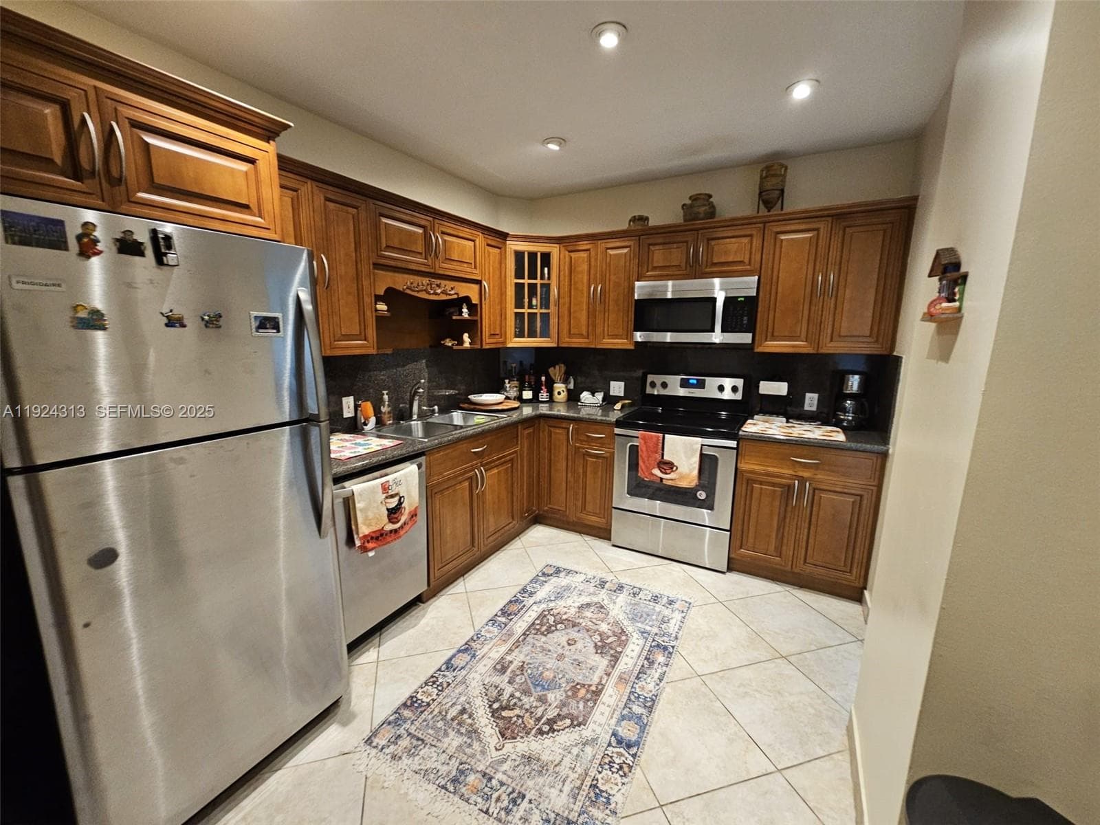 HILLCREST EAST NO 24 COND · #1015 in Hollywood - Photo 9