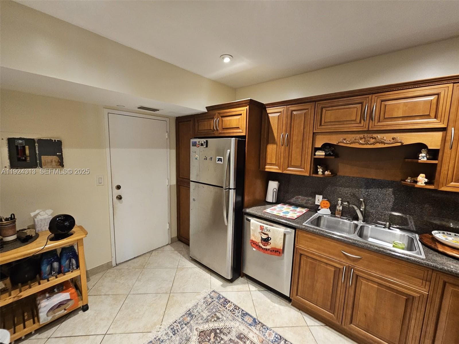 HILLCREST EAST NO 24 COND · #1015 in Hollywood - Photo 8