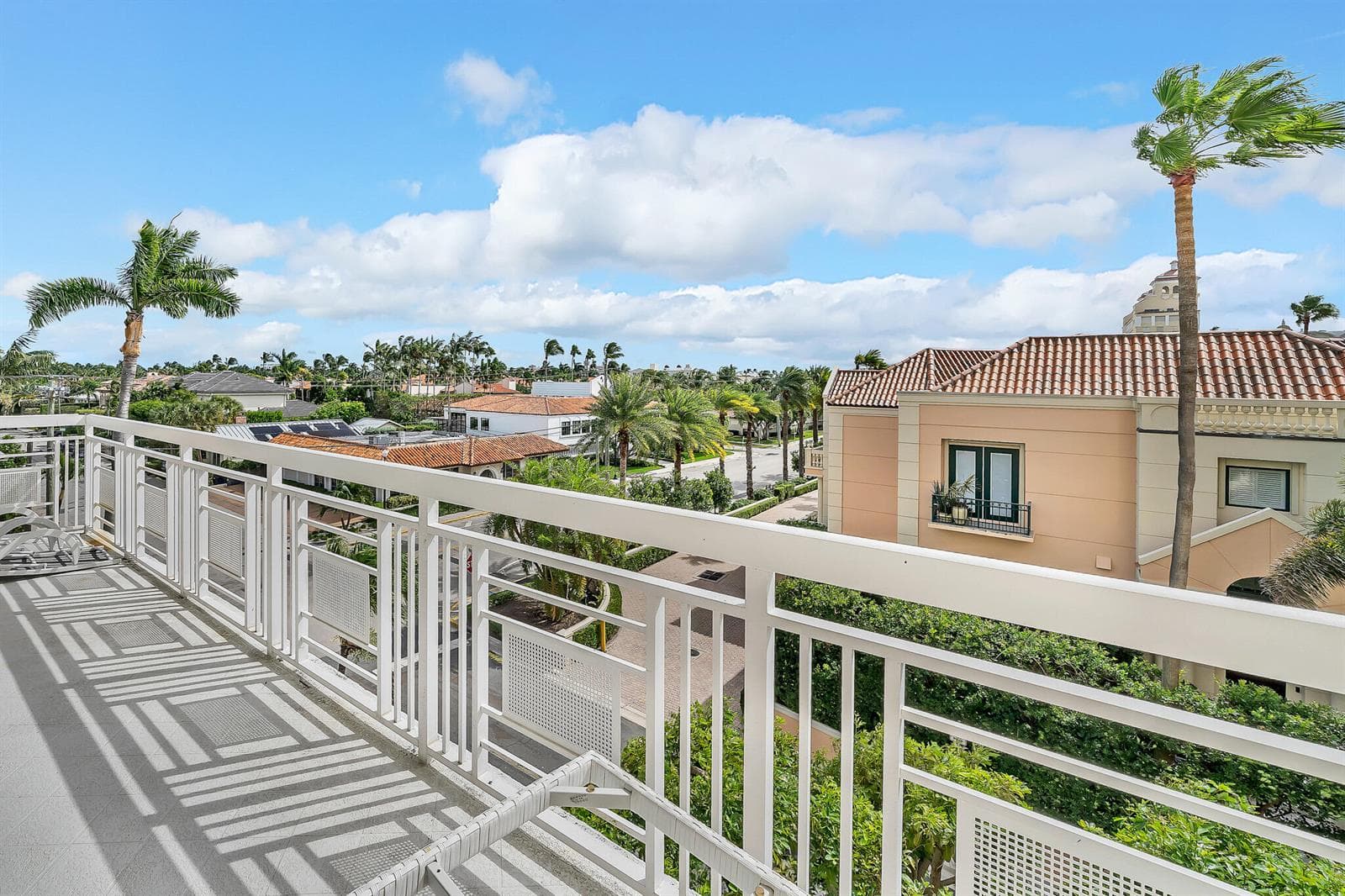 8 Balcony (2)
