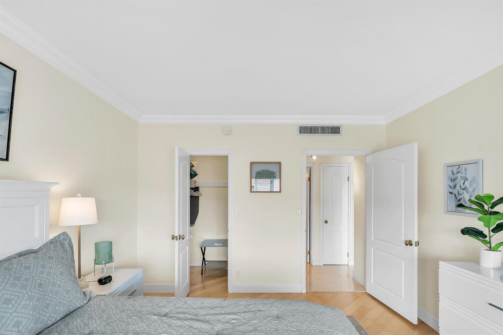 16 Primary Bedroom (6)