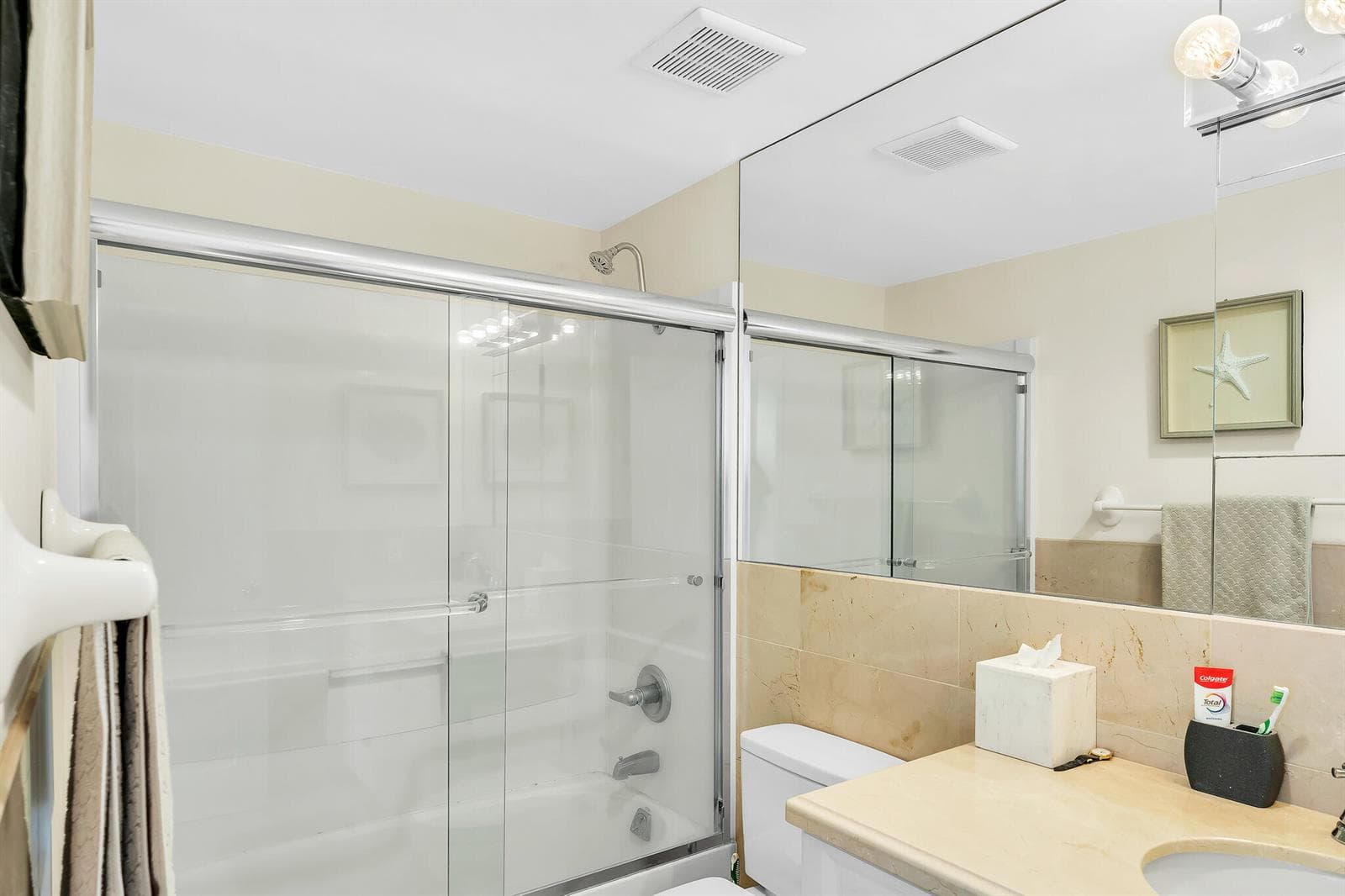 17 Primary Bathroom (3)