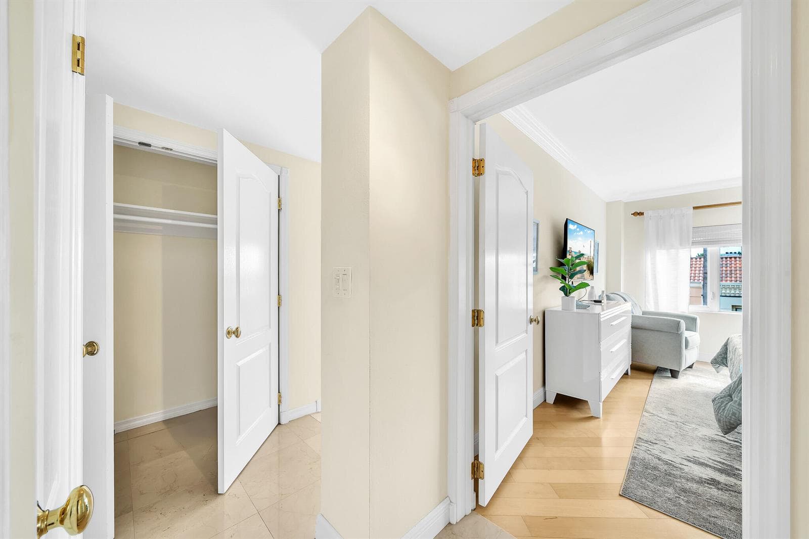18 Foyer