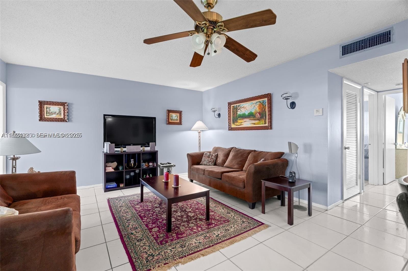 BEVERLY HILLS CONDO · #J115 in Hollywood - Photo 1