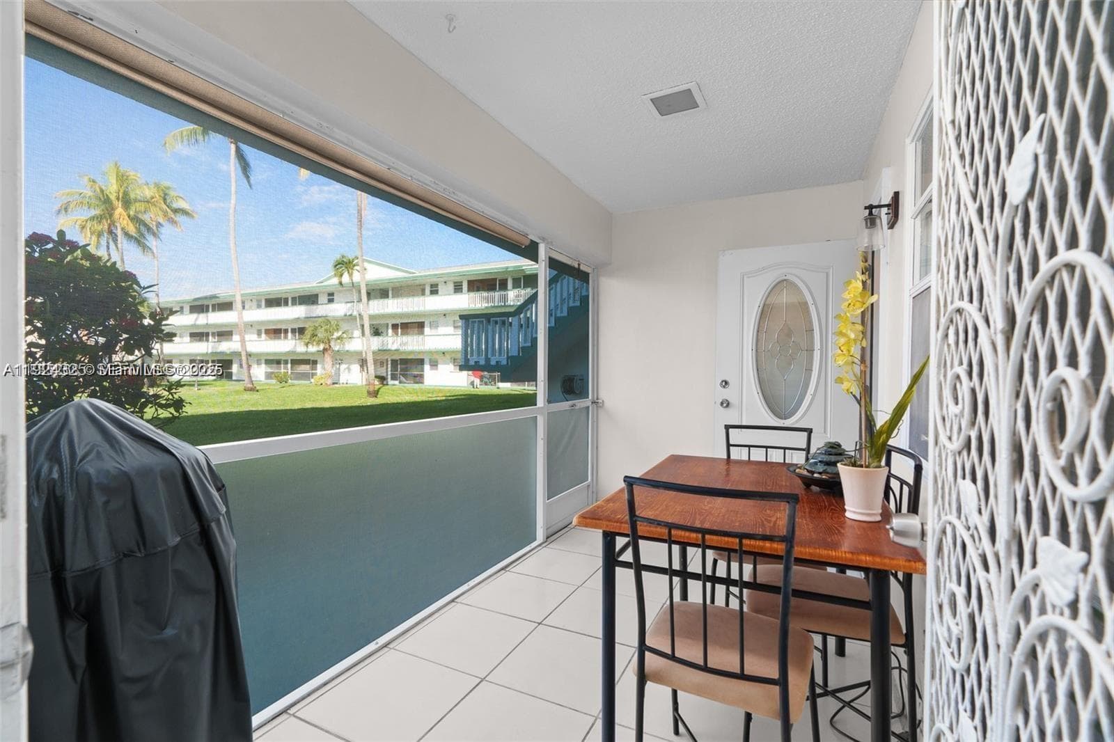 BEVERLY HILLS CONDO · #J115 in Hollywood - Photo 11