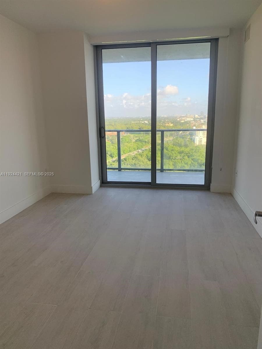 THE HARBOUR NORTH CONDO · #2302 in North Miami Beach - Photo 2