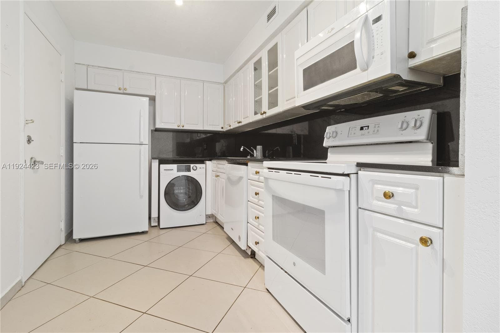 AQUASOL CONDO · #11B in Miami Beach - Photo 8