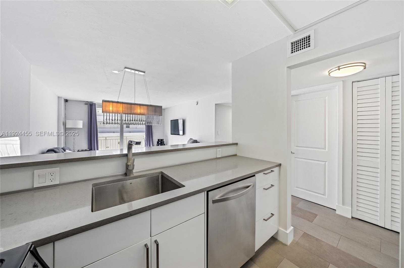 Ocean Point Condominium · #510/511 in Miami Beach - Photo 6