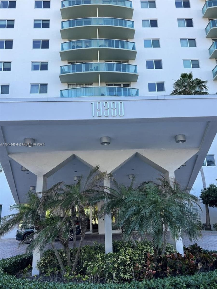 Oceanview Condo B · #1402 in Sunny Isles Beach - Photo 1