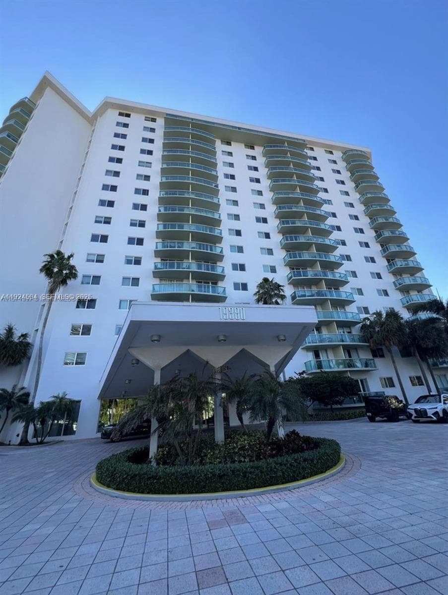 OCEANVIEW BUILDING B COND · #1402 in Sunny Isles Beach - Photo 2