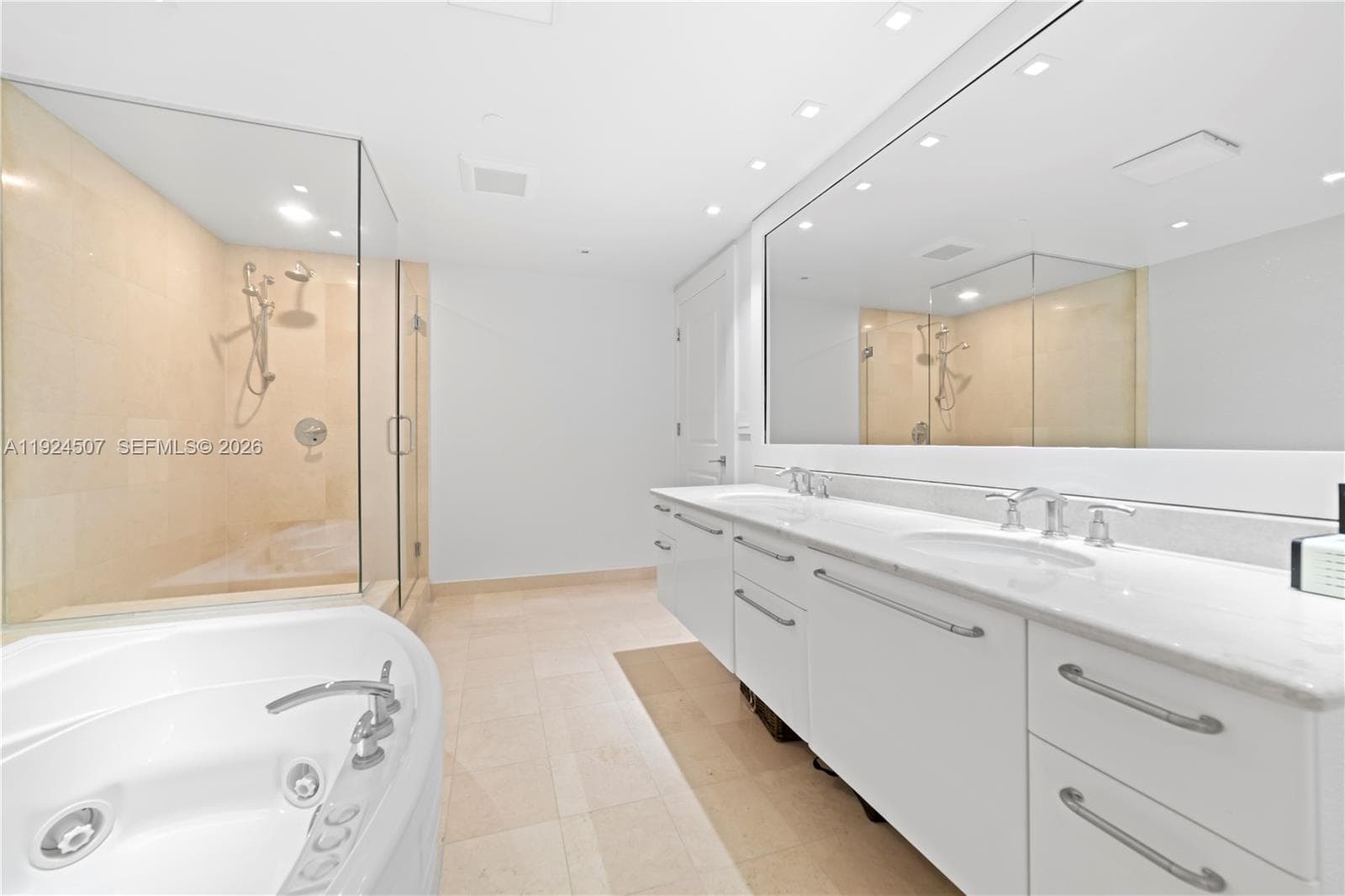 OCEAN PALMS CONDO · #2907 in Hollywood - Photo 12