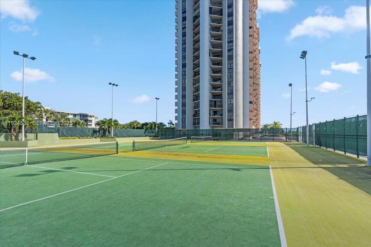 CRICKET CLUB CONDO · #PH05 in Miami - Photo 47
