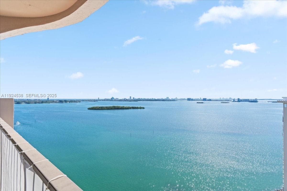 CRICKET CLUB CONDO · #PH05 in Miami - Photo 32