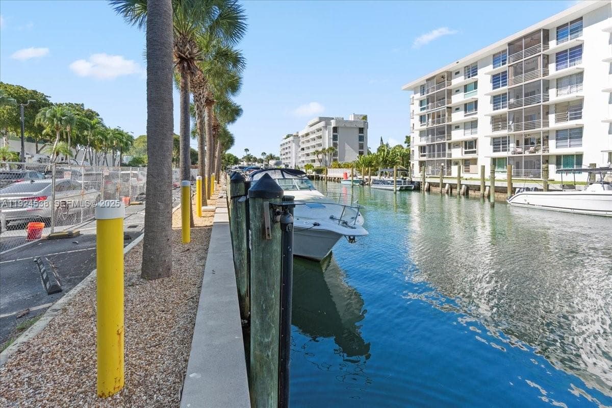 CRICKET CLUB CONDO · #PH05 in Miami - Photo 50