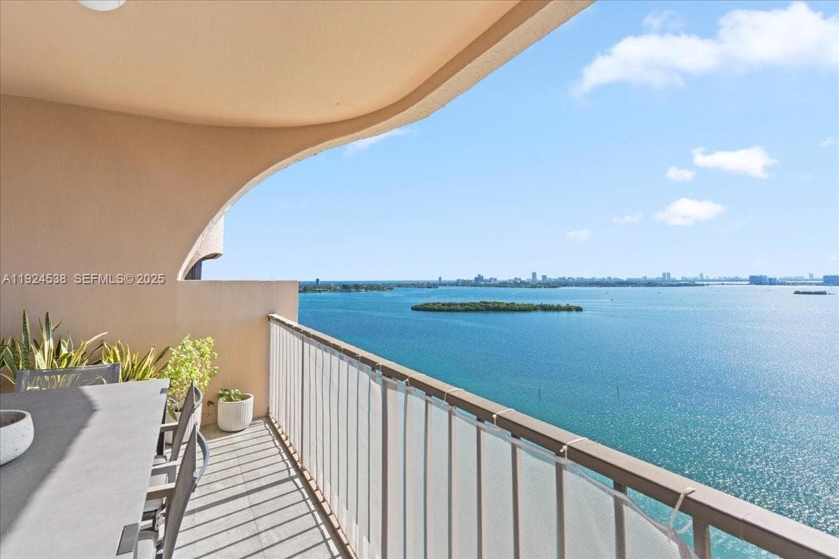 CRICKET CLUB CONDO · #PH05 in Miami - Photo 31