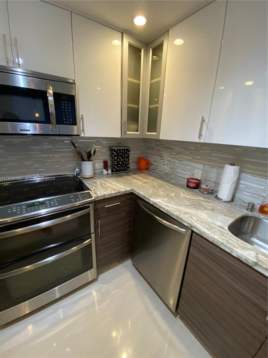 ALLINGTON TOWERS NORTH CO · #16J in Hollywood - Photo 16