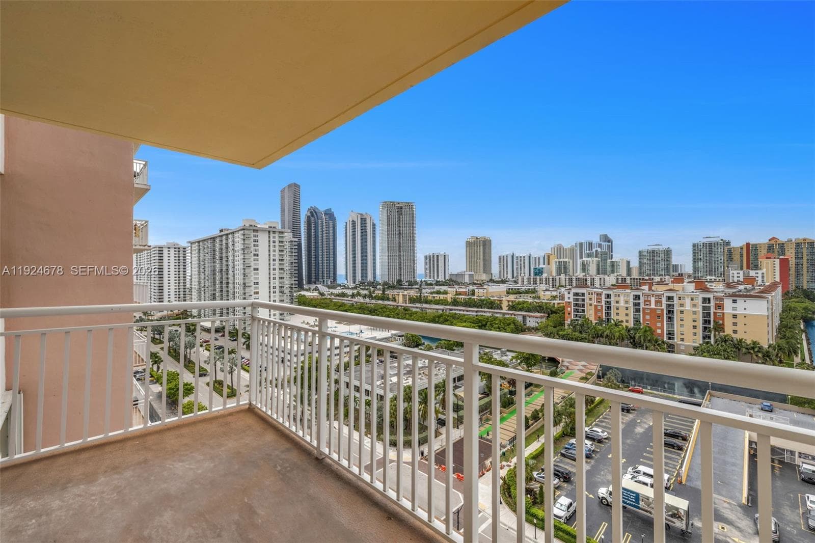 WINSTON TOWERS 200 · #1415 in Sunny Isles Beach - Photo 16
