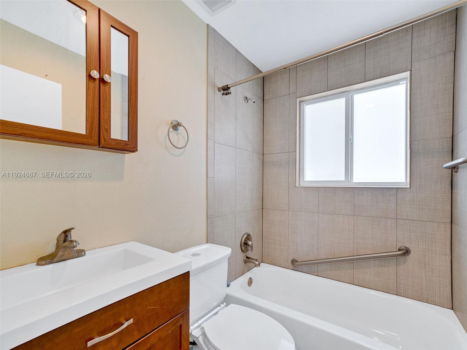 1520 NE 14th Ter #. photo 5