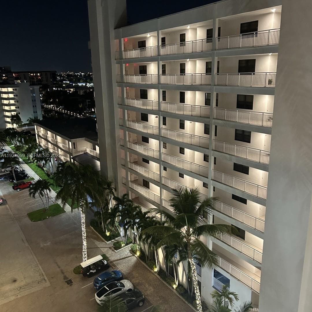 Pilot House · #914 in Fort Lauderdale - Photo 87