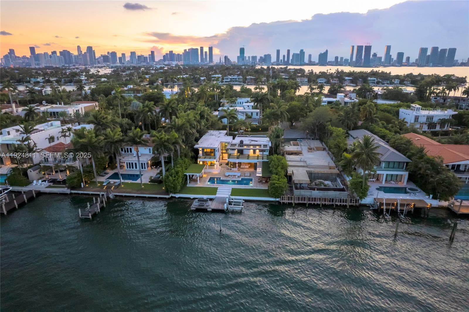 327 E Rivo Alto Dr photo 12