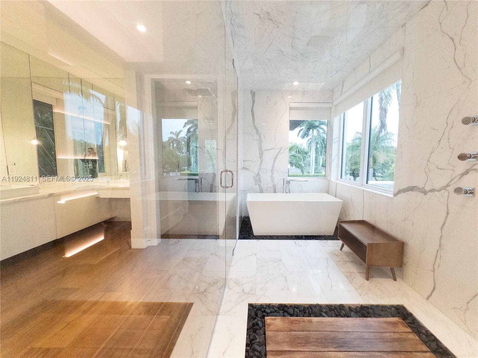 327 E Rivo Alto Dr photo 10