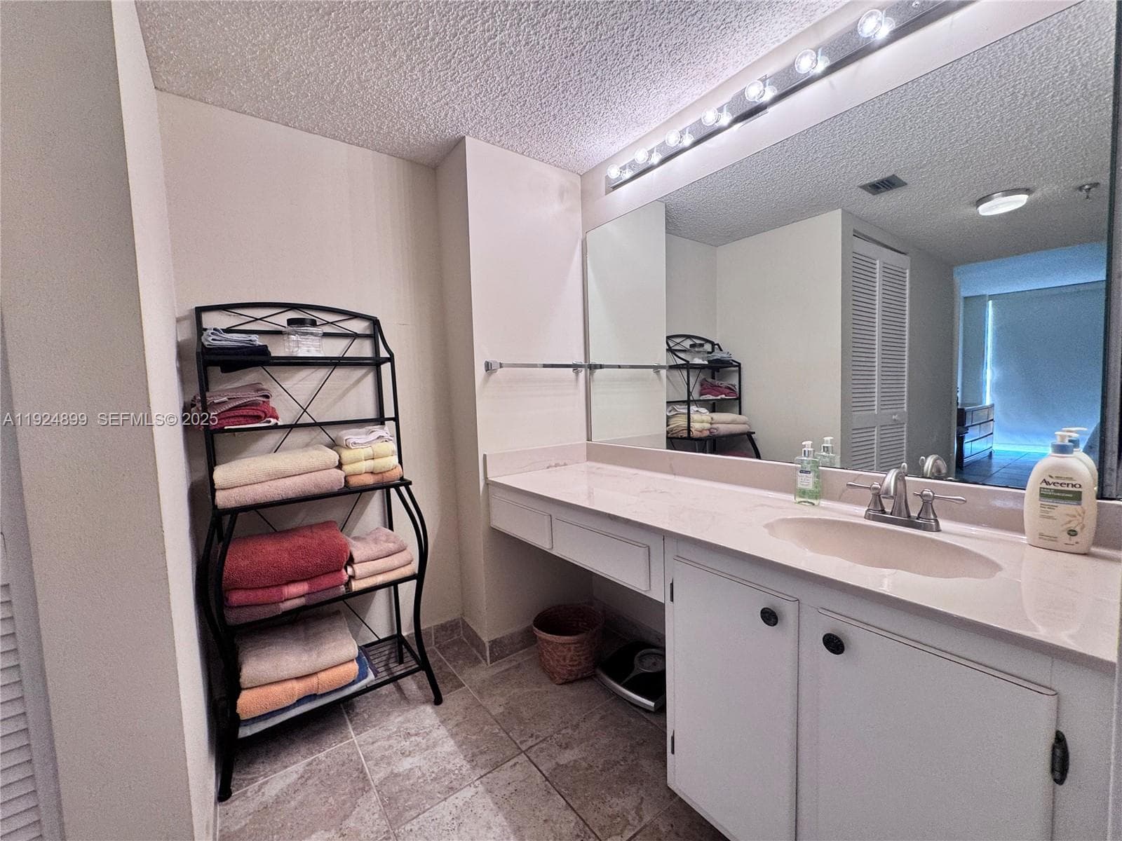 WINSTON TOWERS 700 CONDO · #1906 in Sunny Isles Beach - Photo 12