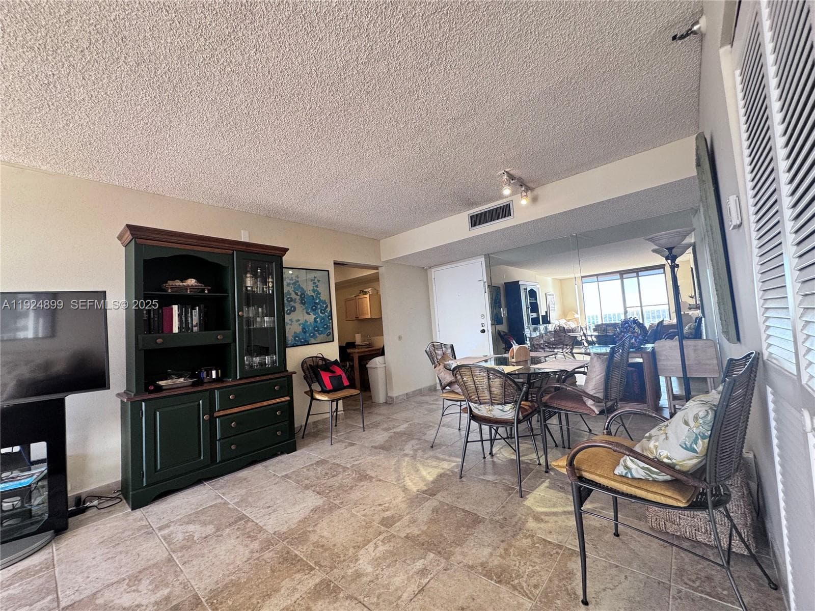 WINSTON TOWERS 700 CONDO · #1906 in Sunny Isles Beach - Photo 7