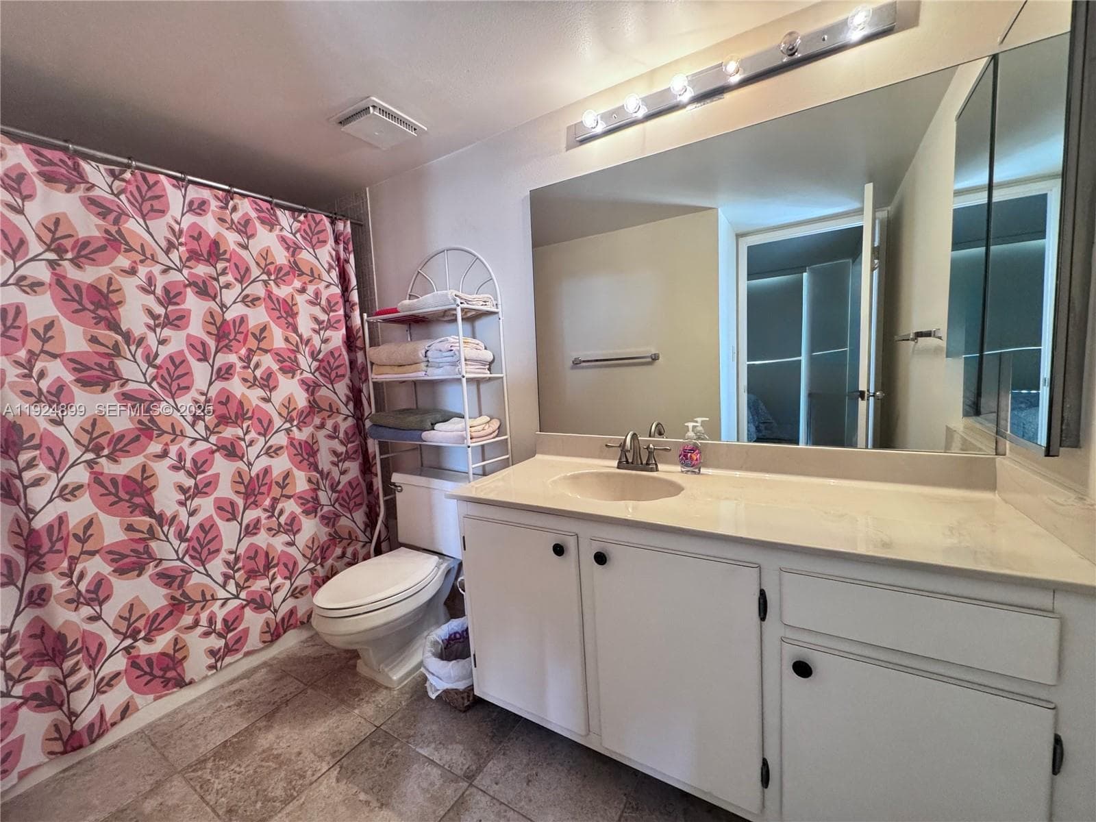WINSTON TOWERS 700 CONDO · #1906 in Sunny Isles Beach - Photo 10