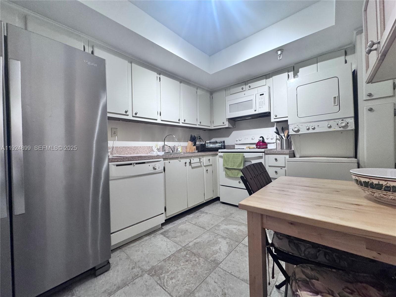 WINSTON TOWERS 700 CONDO · #1906 in Sunny Isles Beach - Photo 4