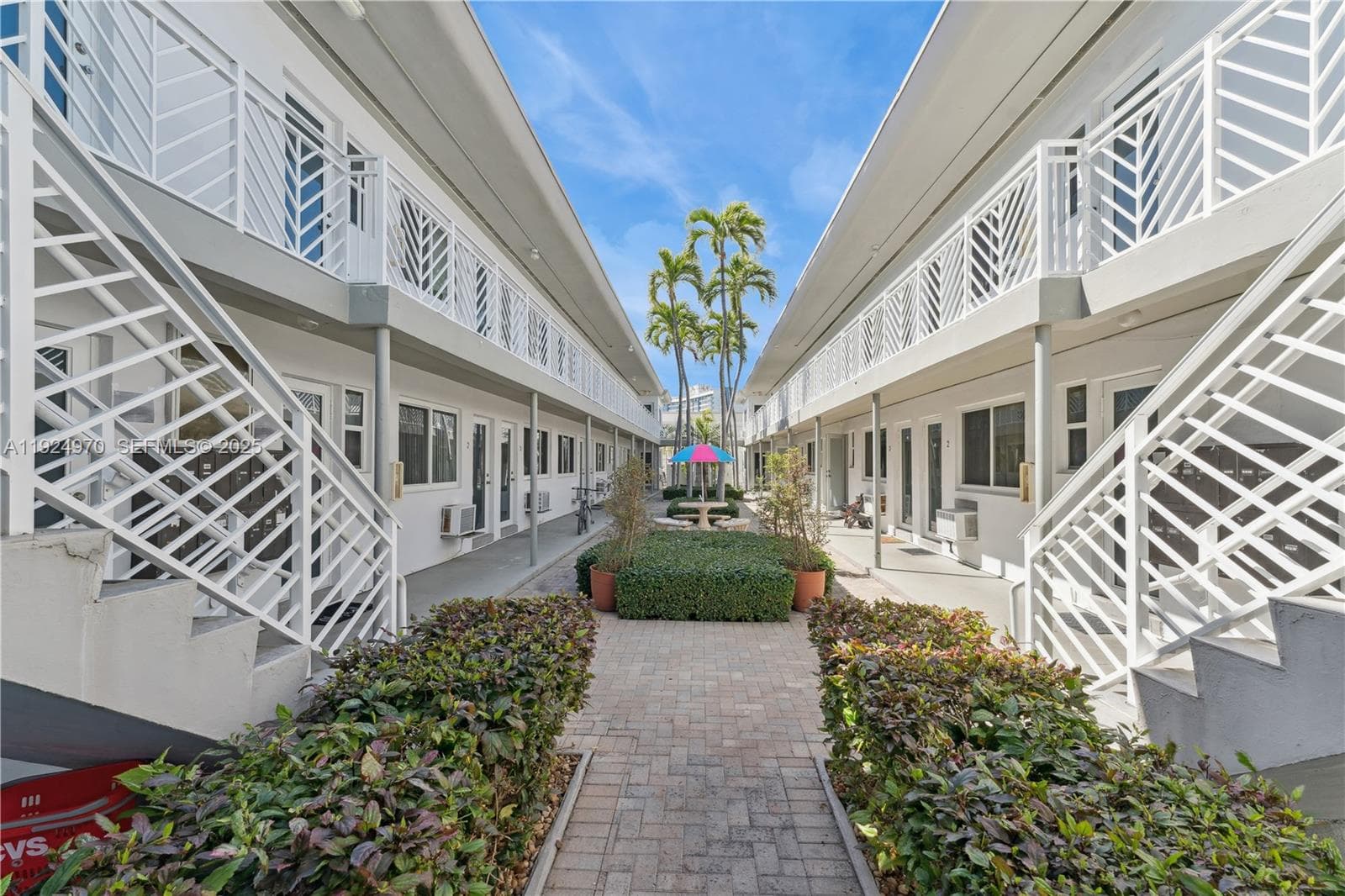 THE CORVETTE CONDO · #1B in Miami Beach - Photo 1