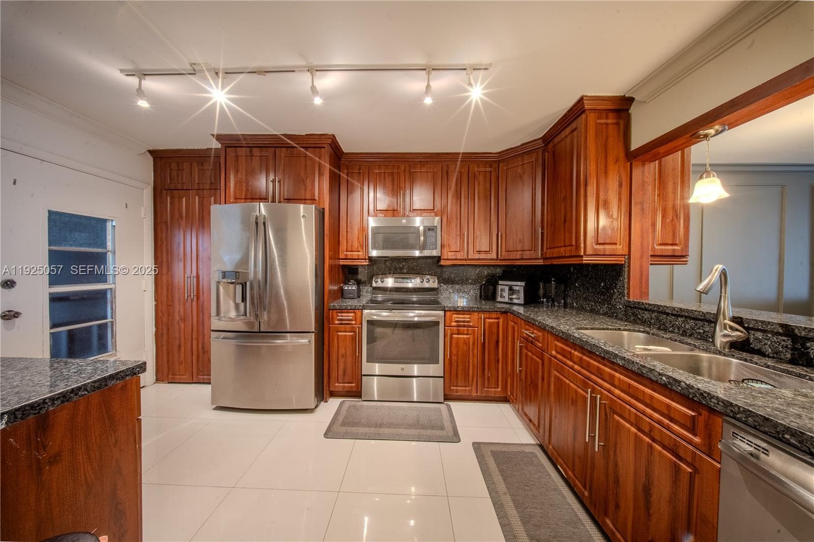 JADE WINDS GROUP ALLAMAND · #410-1 in Miami - Photo 2