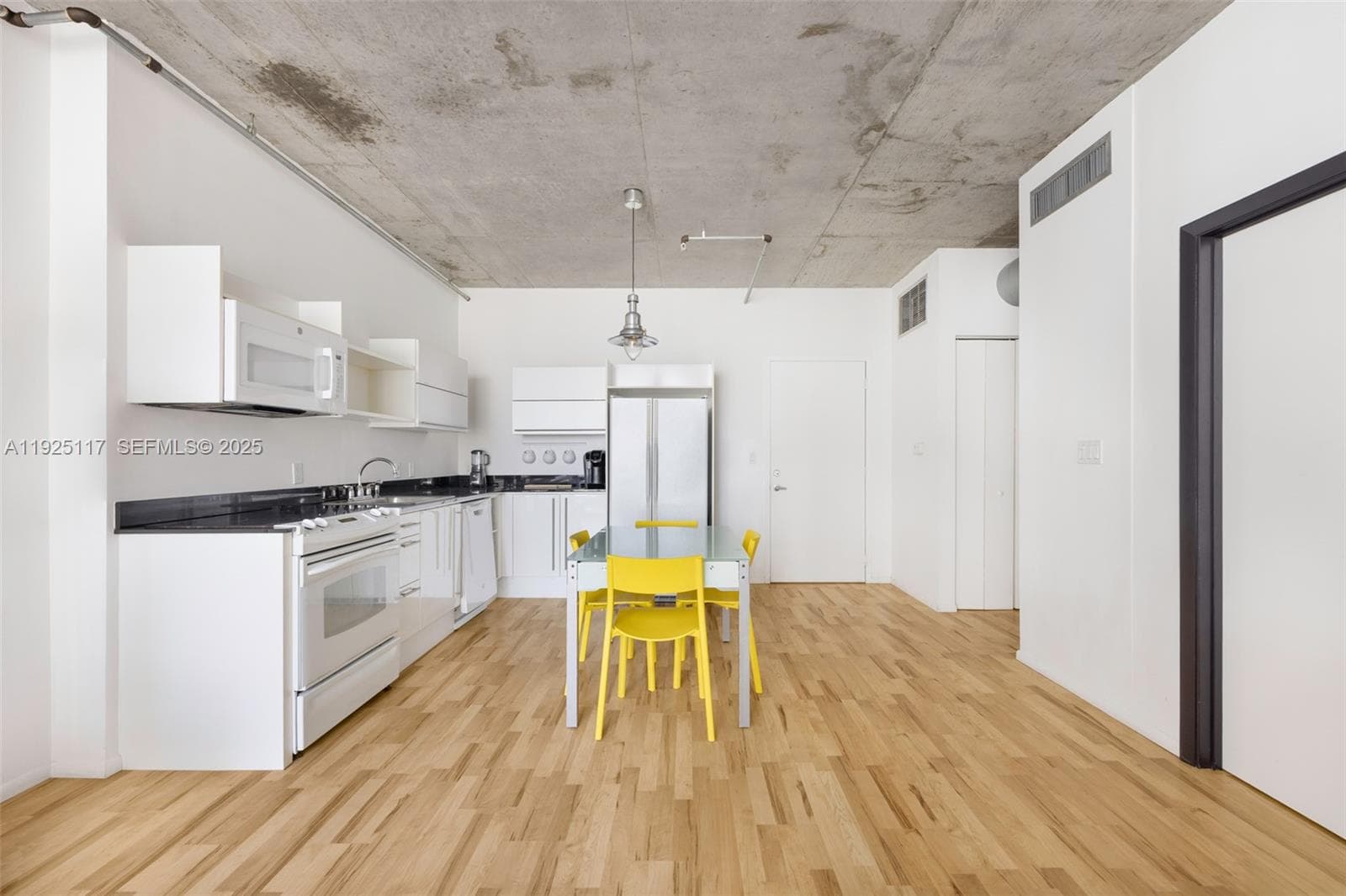 NEO VERTIKA CONDO · #1830 in Miami - Photo 2