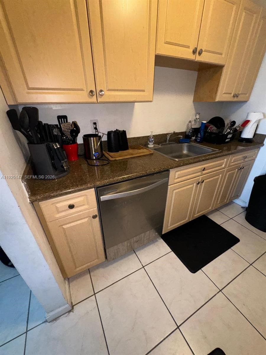 KEYSTONE TOWERS CONDO · #609 in North Miami - Photo 36