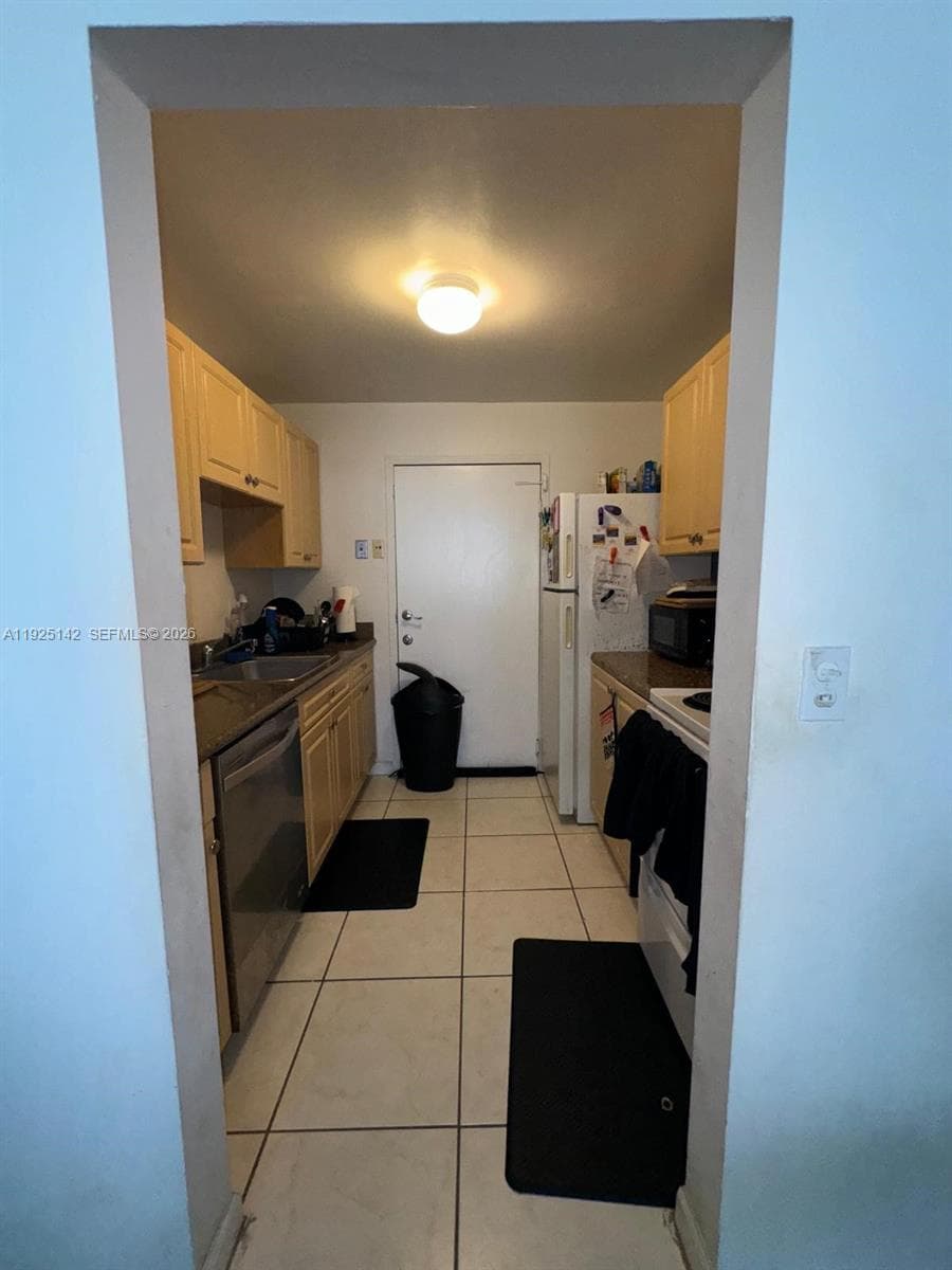 KEYSTONE TOWERS CONDO · #609 in North Miami - Photo 32