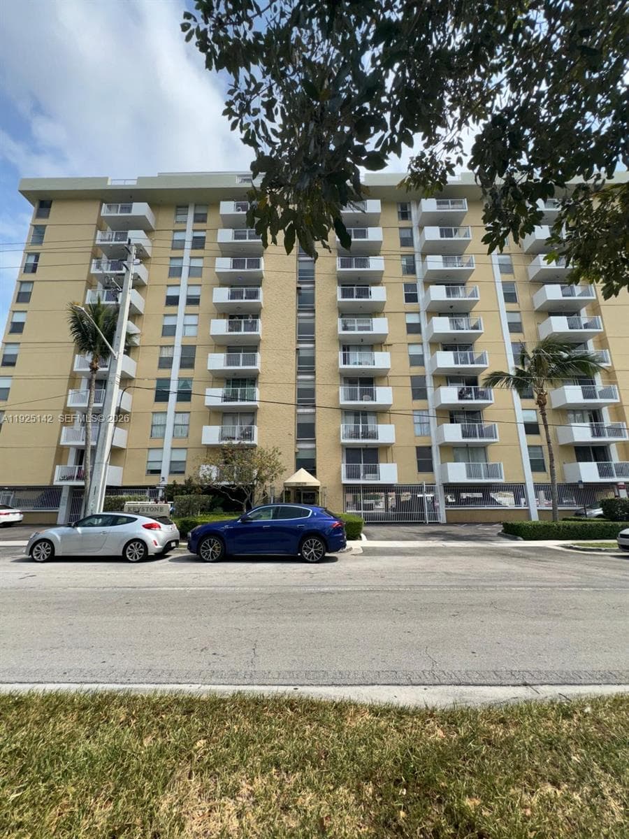 KEYSTONE TOWERS CONDO · #609 in North Miami - Photo 51