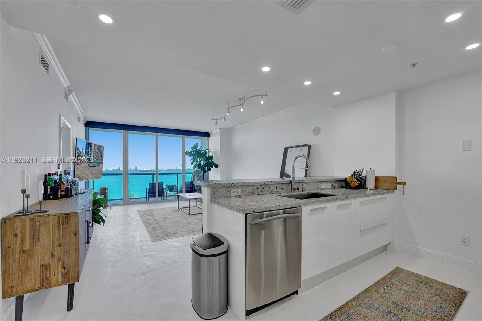 Blue Condominium · #811 in Miami - Photo 2