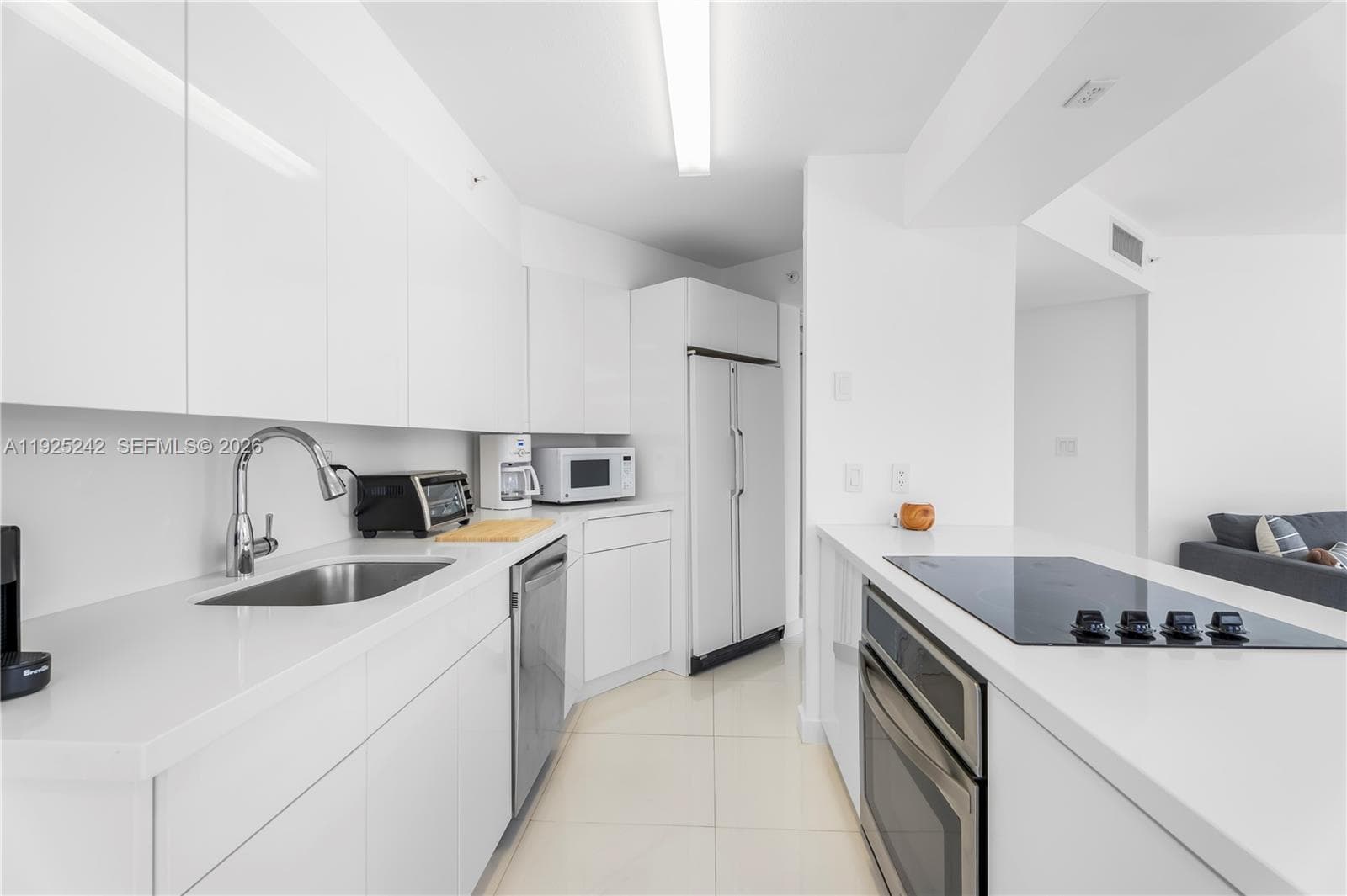 WEST BAY PLAZA CONDO · #401 in Miami Beach - Photo 4