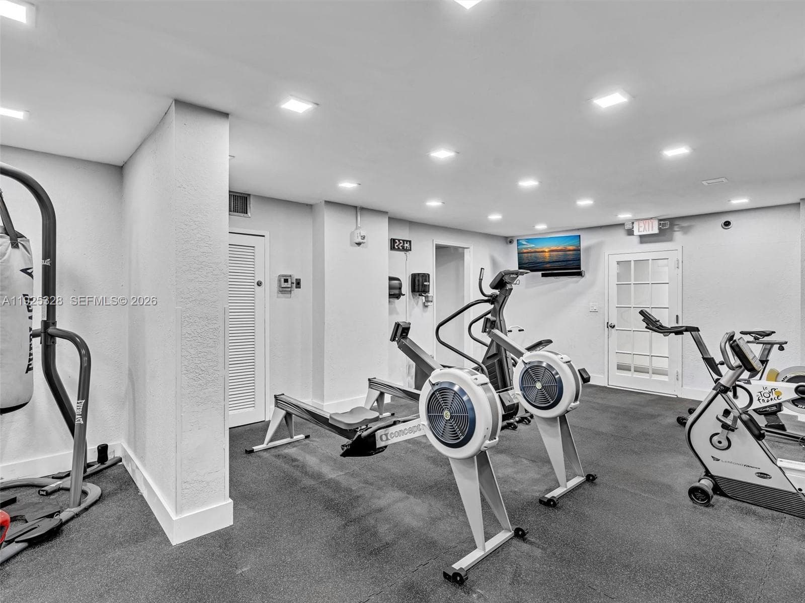 Winston Towers 300 · #712 in Sunny Isles Beach - Photo 57