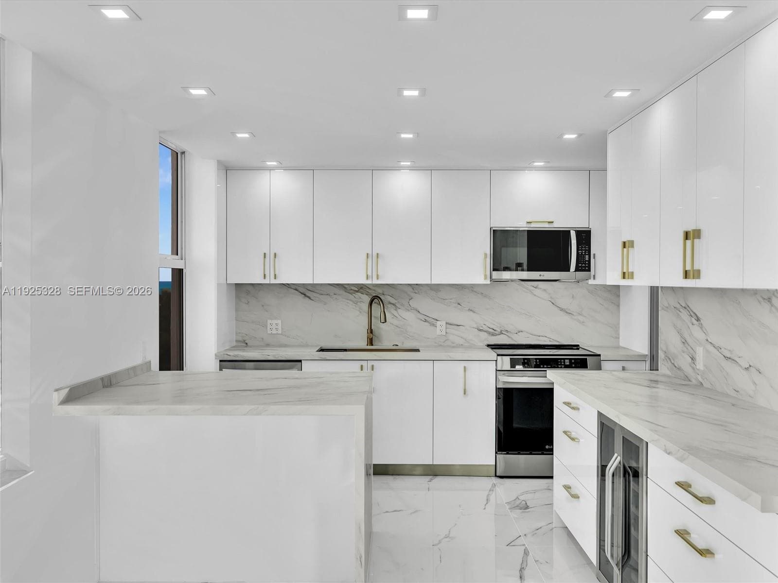 Winston Towers 300 · #712 in Sunny Isles Beach - Photo 14