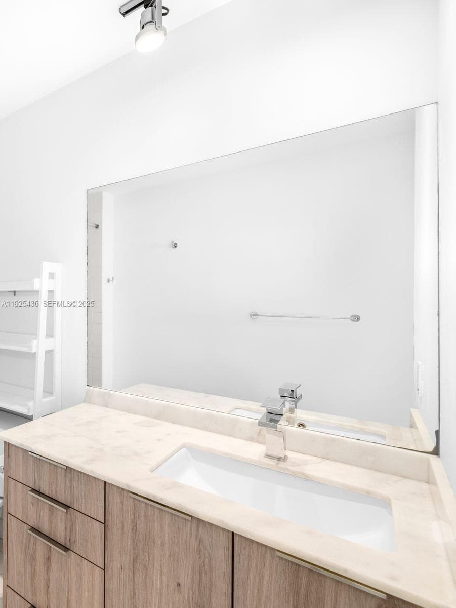 NEO CONDO · #1806 in Miami - Photo 12
