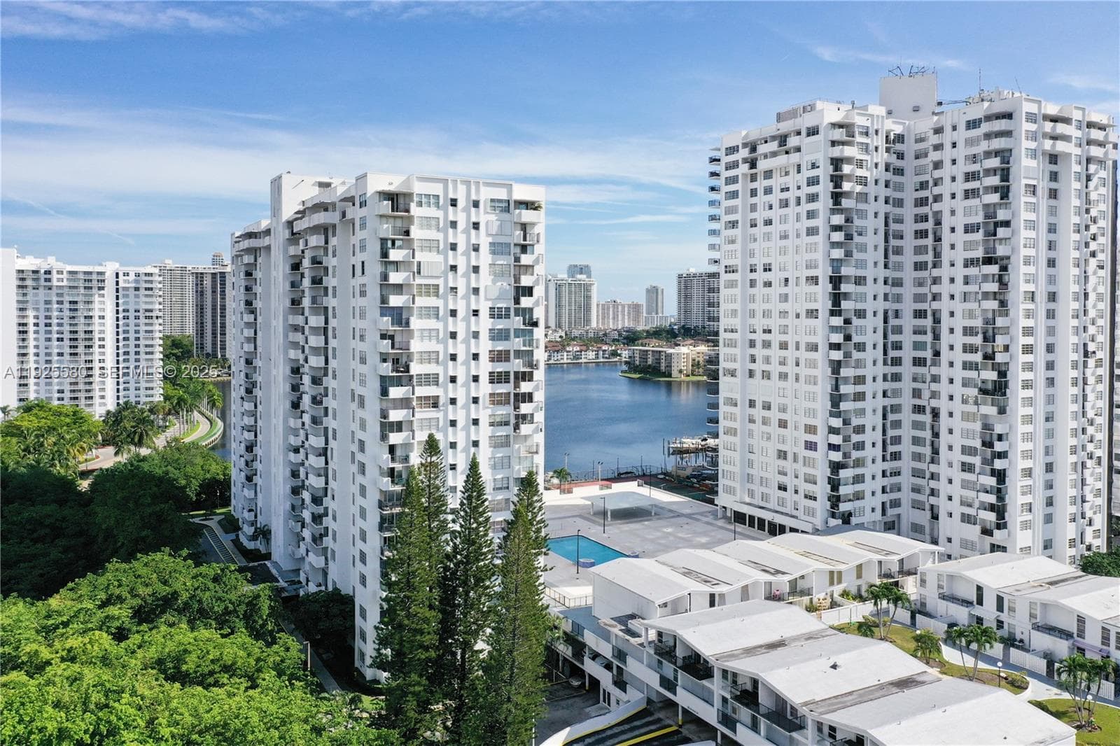 COMMODORE PLAZA CONDO · #901 in Aventura - Photo 37