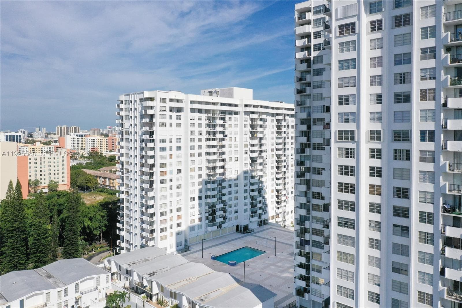 COMMODORE PLAZA CONDO · #901 in Aventura - Photo 39
