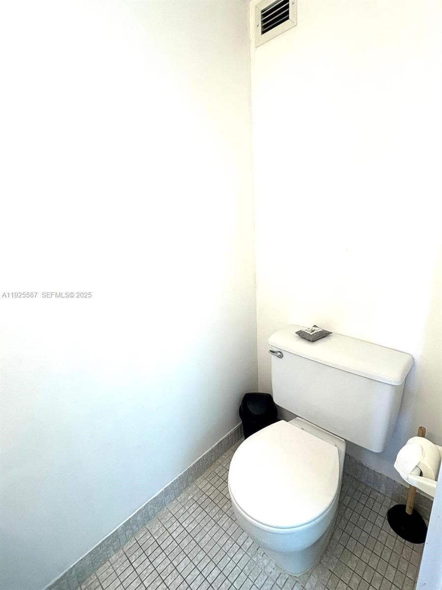 OCEANVIEW PARK CONDO · #605 in Hallandale Beach - Photo 27