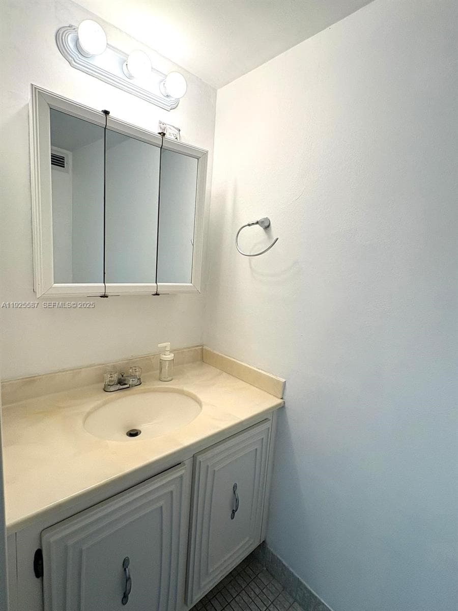 OCEANVIEW PARK CONDO · #605 in Hallandale Beach - Photo 26