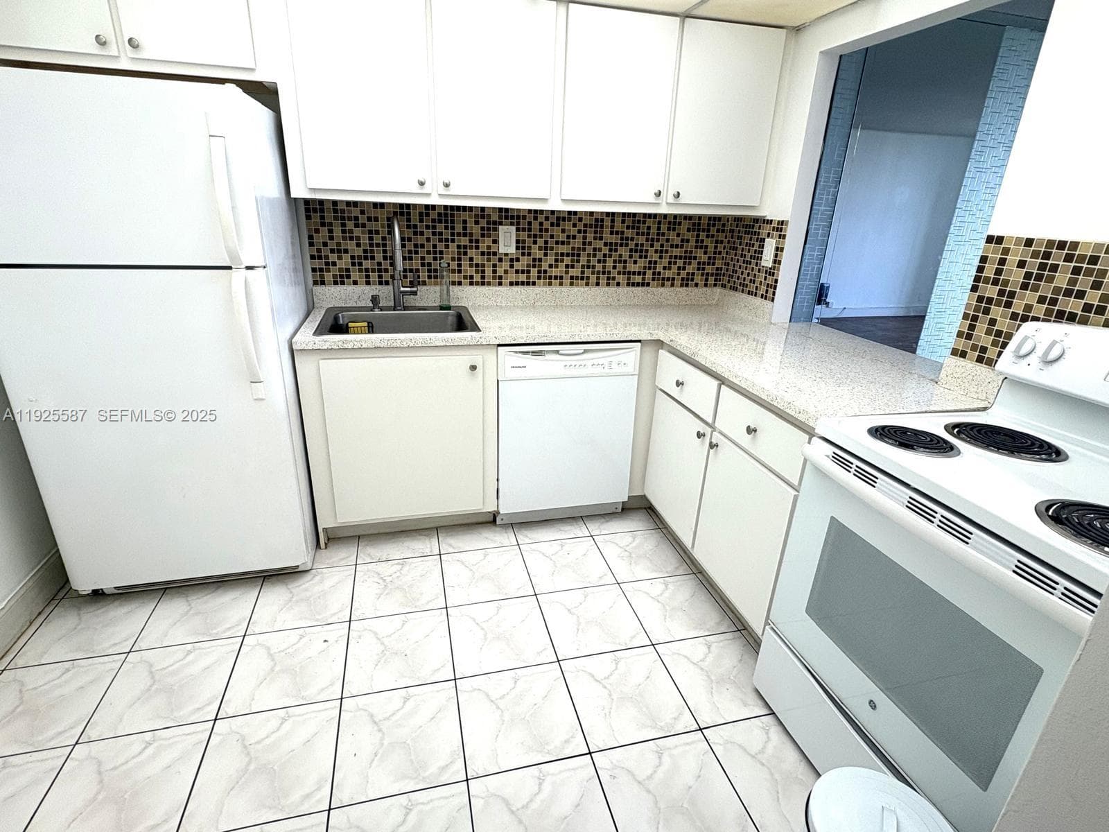 OCEANVIEW PARK CONDO · #605 in Hallandale Beach - Photo 18